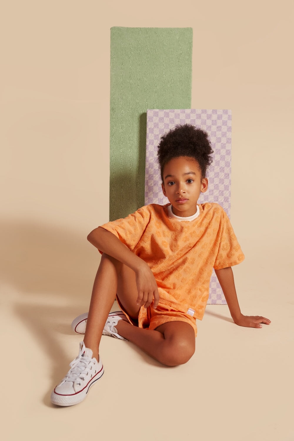 Discover our oversized Grow-With-Me T-Shirt – a gender-neutral, eco-friendly essential for kids. Handmade in Montreal, designed for comfort and longevity.