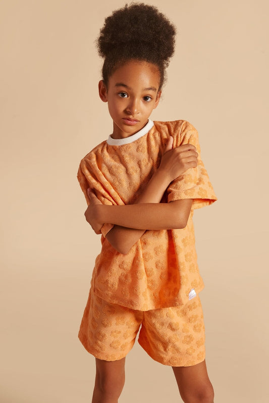 Discover our oversized Grow-With-Me T-Shirt – a gender-neutral, eco-friendly essential for kids. Handmade in Montreal, designed for comfort and longevity.