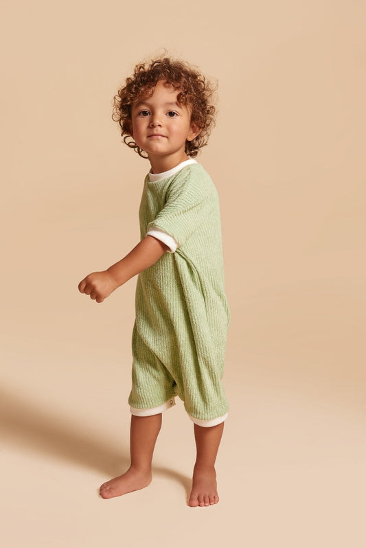 Discover our Grow-With-Me Onesie – a gender-neutral, eco-friendly essential for babies. Soft, stretchy, and designed for easy diaper changes. Handmade in Montreal.