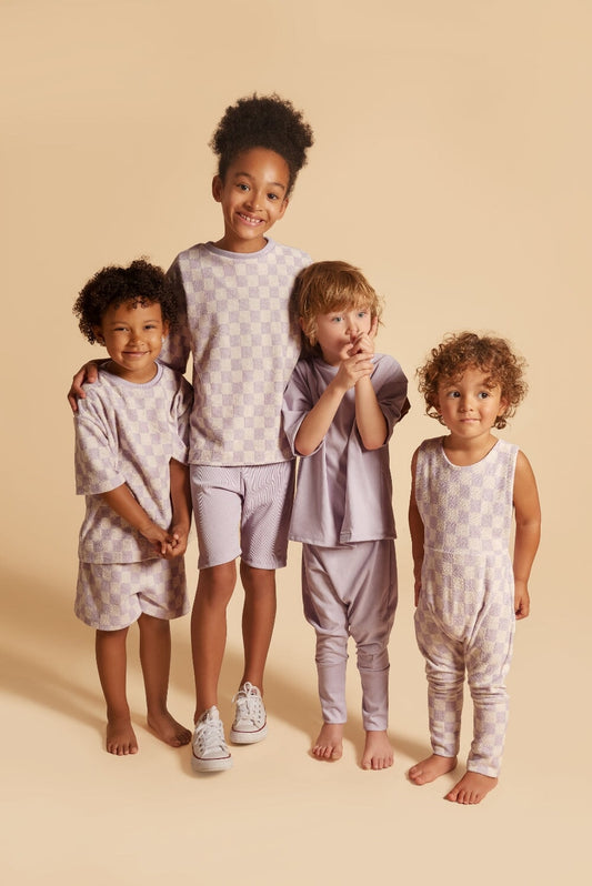 Discover our Grow-With-Me checkered shorts– gender-neutral, eco-friendly, and perfect for summer. Made from soft terry fabric, ideal after the beach, pool, or bath. Handmade in Montreal.