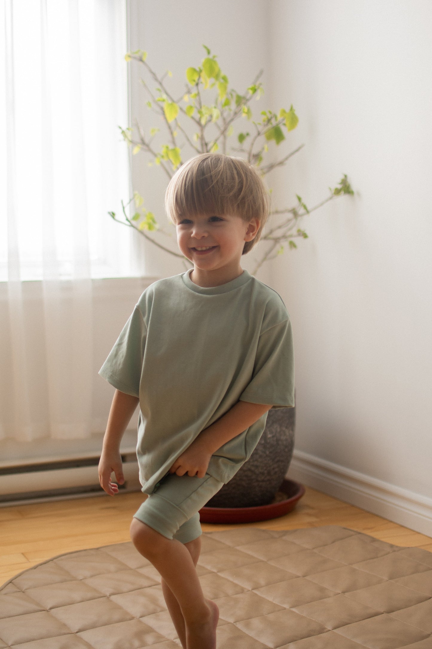 Discover our oversized Grow-With-Me T-Shirt – a gender-neutral, eco-friendly essential for kids. Handmade in Montreal, designed for comfort and longevity.