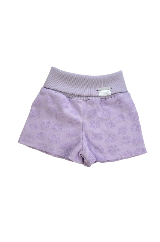 Discover our Grow-With-Me Shorts – a gender-neutral, eco-friendly essential for kids. Handmade in Montreal, designed for comfort and longevity.