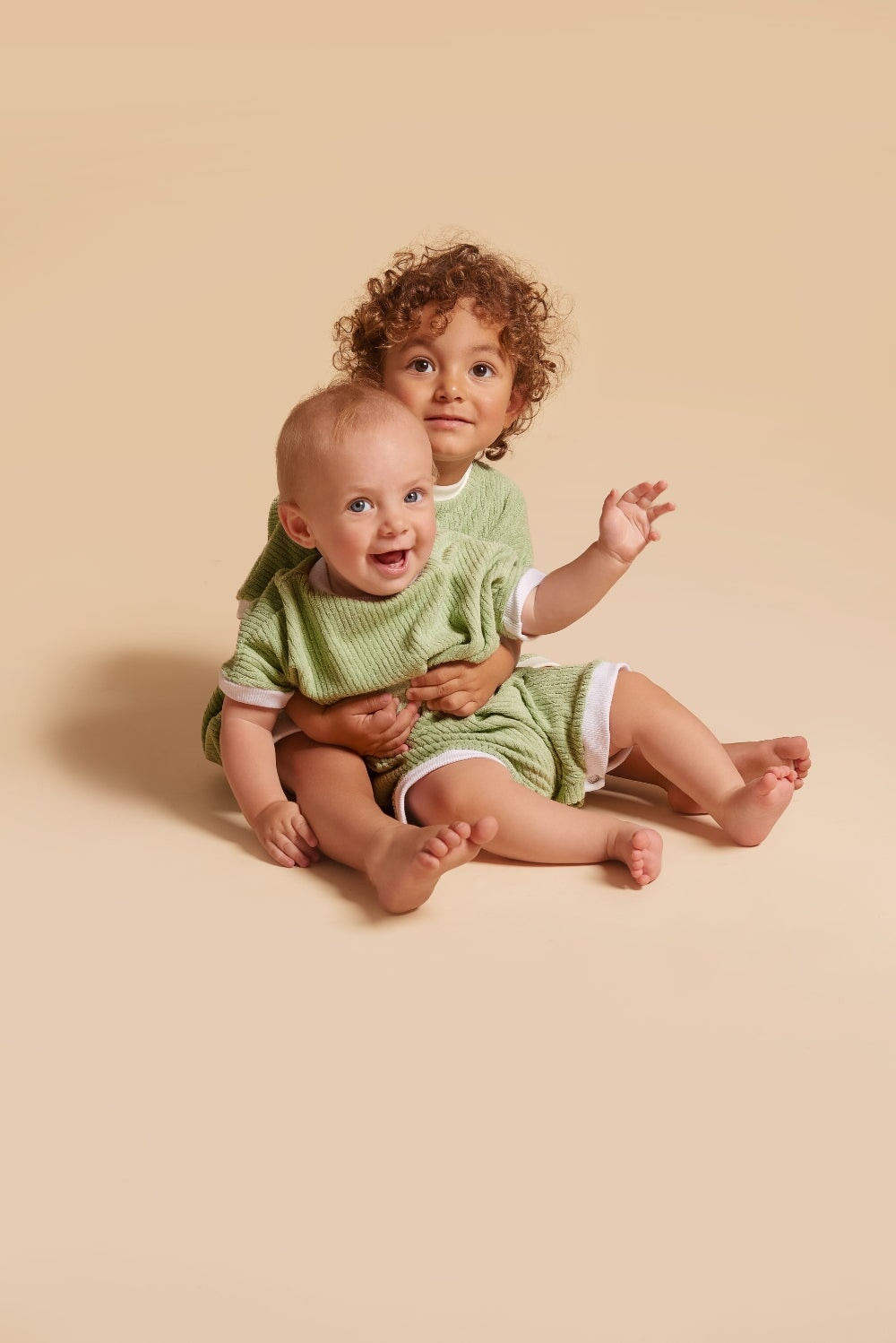 Discover our Grow-With-Me Onesie – a gender-neutral, eco-friendly essential for babies. Soft, stretchy, and designed for easy diaper changes. Handmade in Montreal.