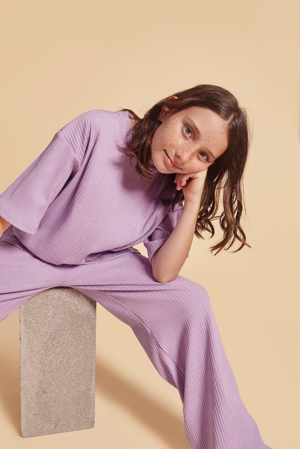 Discover our oversized Grow-With-Me T-Shirt – a gender-neutral, eco-friendly essential for kids. Handmade in Montreal, designed for comfort and longevity.