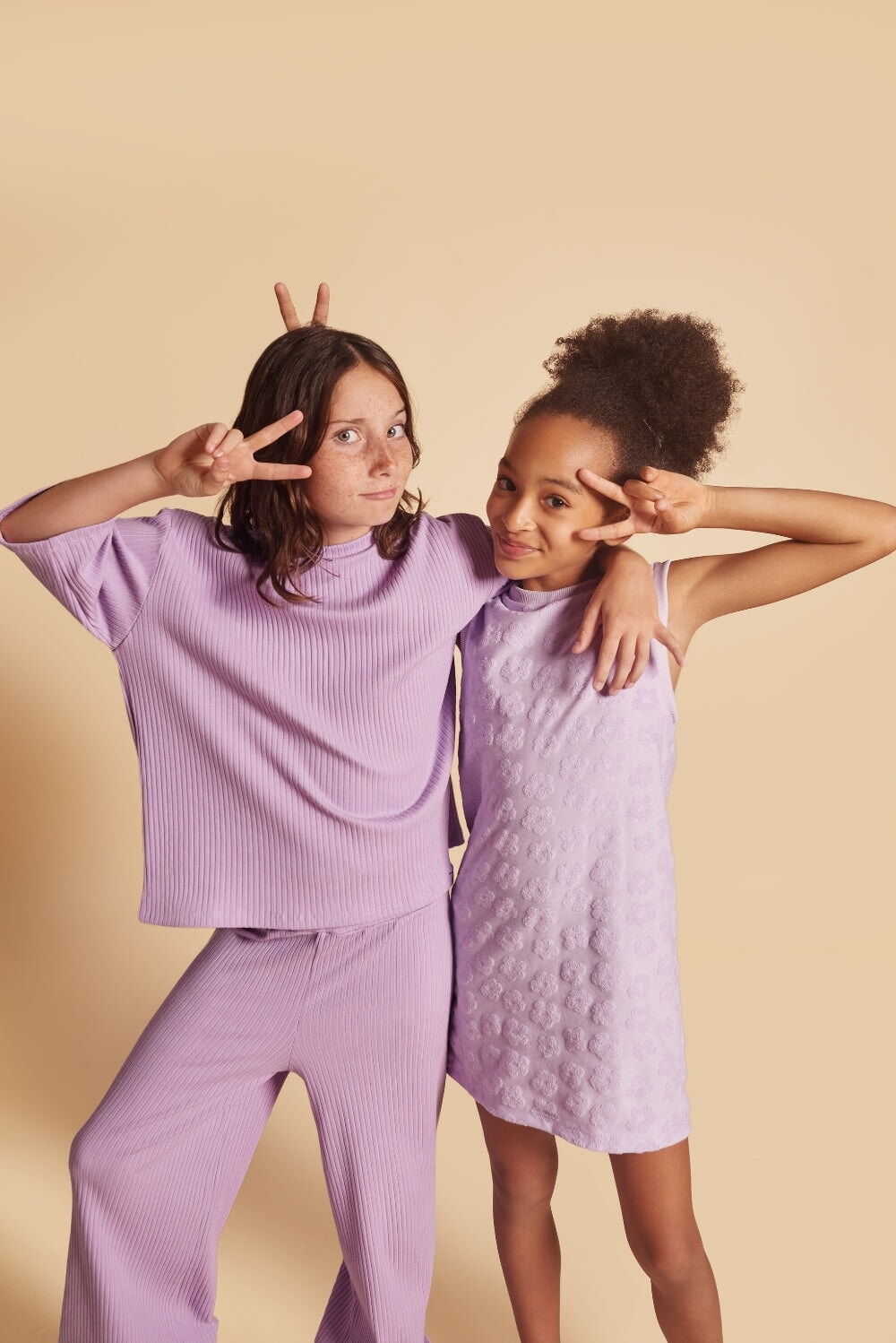 Discover our oversized Grow-With-Me T-Shirt – a gender-neutral, eco-friendly essential for kids. Handmade in Montreal, designed for comfort and longevity.